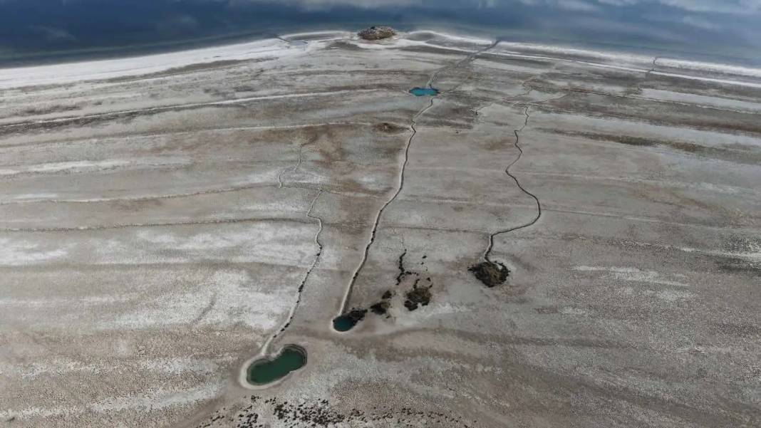 Hızla Kuruyan Burdur Gölü’nün Gözyaşları Gün Yüzüne Çıktı! 2